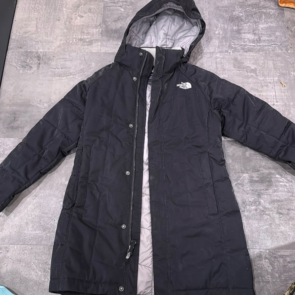 Girls size 7/8 north face long puffer parka black